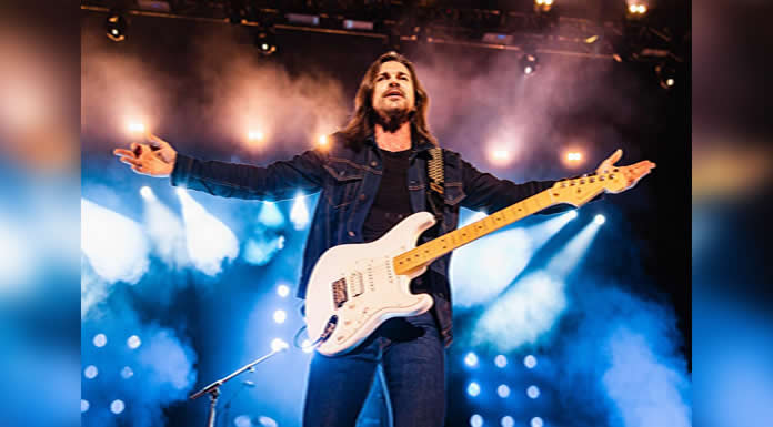 JUANES triunfa sobre el escenario del Movistar Arena en su regreso a Chile
