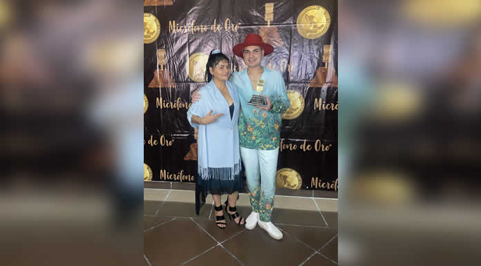 FRANK ARCADIO es galardonado con el “MICRÓFONO DE ORO”