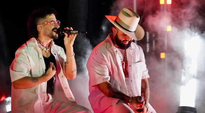 CARIN LEÓN lidera el movimiento Fck Regional y marca la pauta musical en Premios Juventud junto a CAMILO