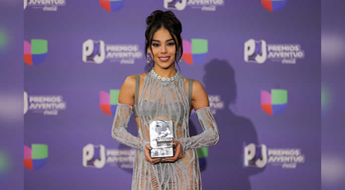 DANNA PAOLA deslumbra el escenario y se lleva a casa el premio “FEMALE ARTIST ON THE RISE” de PREMIOS JUVENTUD 2023