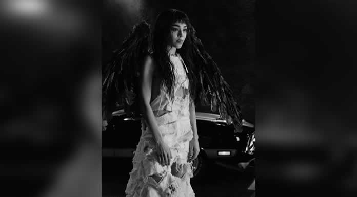 DANNA PAOLA presenta el video cinematográfico oficial de su último sencillo “TENEMOS QUE HABLAR”