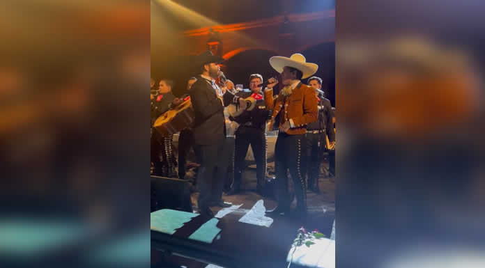 LEONARDO AGUILAR cantó junto a ADRIEL FAVELA el tema “TUVE QUE MENTIR”