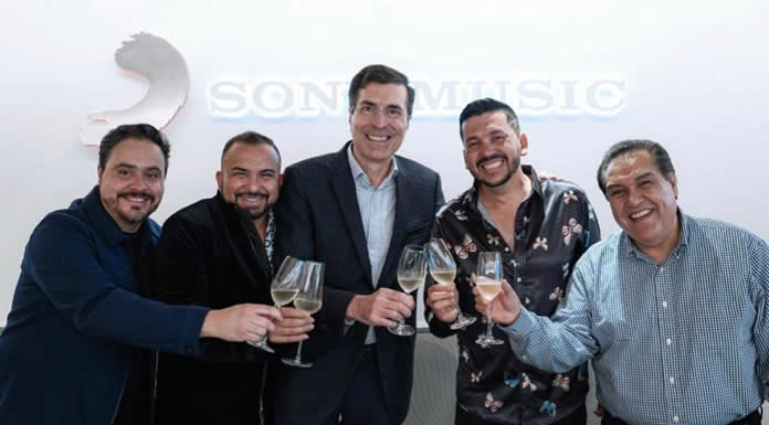 LUIS ÁNGEL EL FLACO se une a la familia SONY MUSIC MÉXICO4