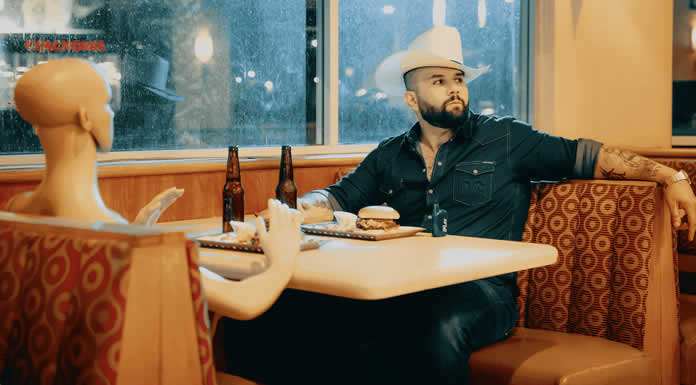 “INDISPENSABLE” es el nuevo video oficial de CARIN LEÓN