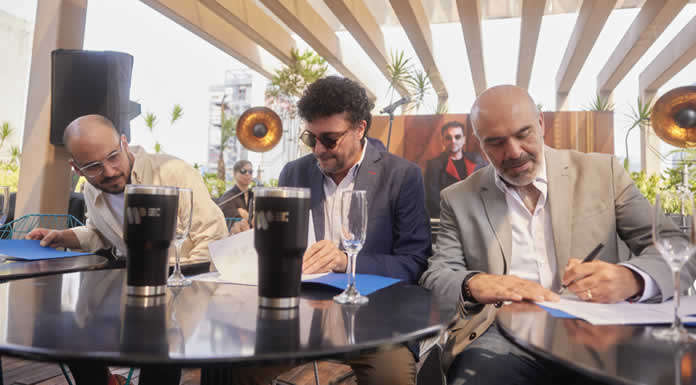 ANDRÉS CEPEDA firma con WARNER MUSIC MÉXICO @lachicuela