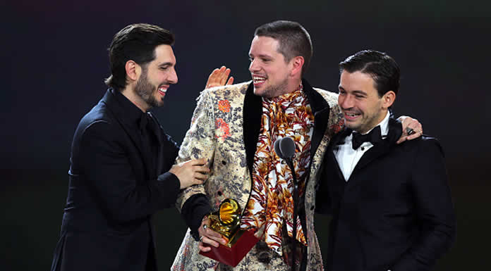 LASSO Triunfa en la 24.a Entrega Anual del Latin GRAMMY(R) con OJOS MARRONES” se lleva el Latin GRAMMY(R) en la categoría “CANCIÓN POPROCK DEL AÑO” @lachicuela