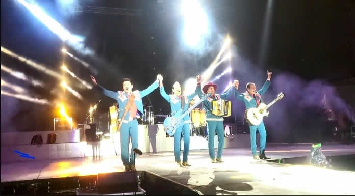 Éxito total el gran cierre del TOUR SIEMPRE CONTIGO de LOS TIGRES DEL NORTE en Colombia @lachicuela.com (1)