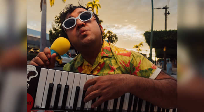 CHIFLIDO nos lleva a la luna con su nuevo single @lachicuela.com