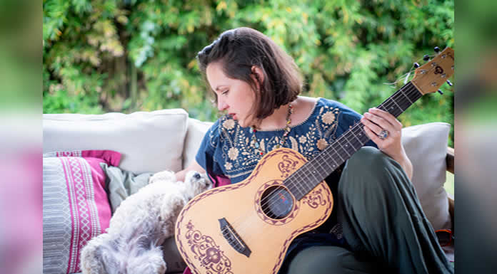 VANESSA ALANÍS presenta CANTA Y NO LLORES & AVENTURAS DE LA NIÑA MOLOTOV @lachicuela.com