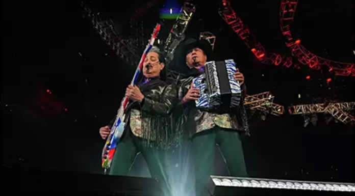LOS TIGRES DEL NORTE rompen su propio récord de asistencia en el famoso HOUSTON RODEO @lachicuela.com