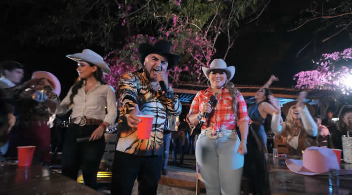 LUIS ANTONIO EL MIMOSO alcanza 10 millones de reproducciones con ME METÍ CON LAS MUJERES