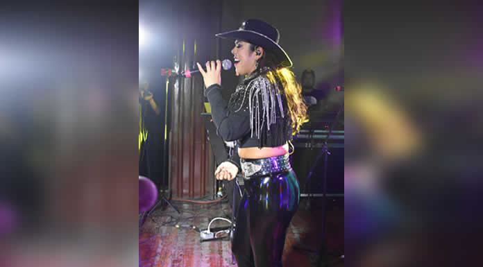 EMILY se apunta un diez en su presentación en MONTERREY (2)