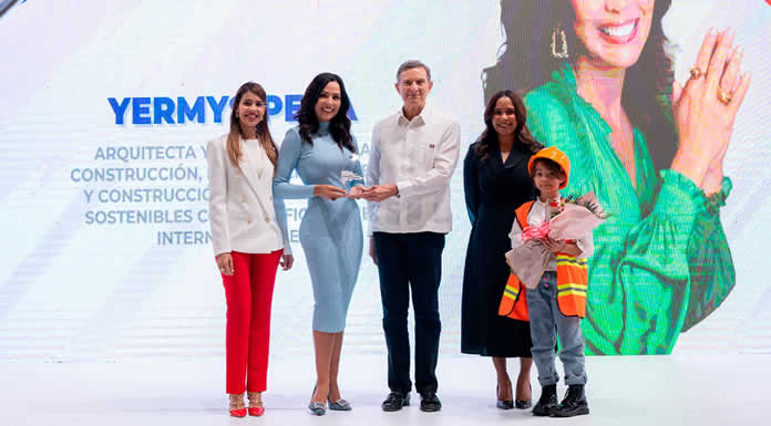 YERMYS PEÑA es galardonada por el Ministerio de Relaciones Exteriores de República Dominicana