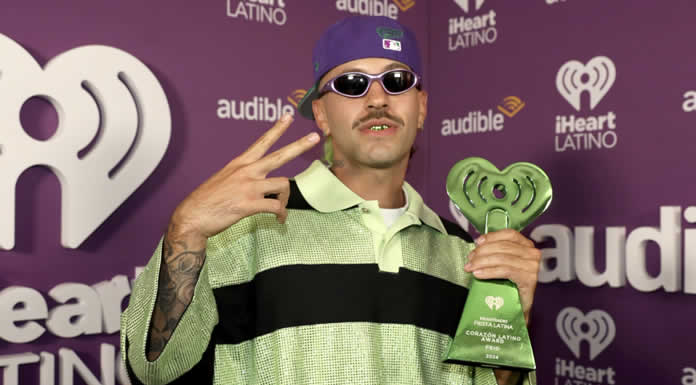 FEID recibe PREMIO IHEARTRADIO CORAZÓN LATINO AWARD en la FIESTA LATINA 2024 DE IHEART RADIO (3)