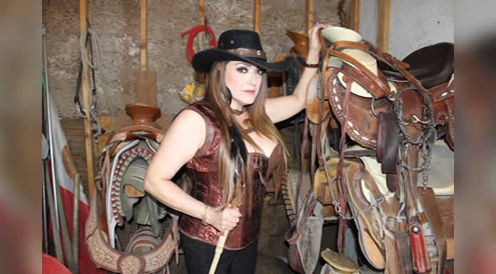 MARCELA SAUCEDA presenta tema para los que aman de forma intensa
