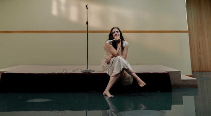 “SE CANCELA LA LLORADA” el nuevo himno de despecho de CAMILA FERNÁNDEZ