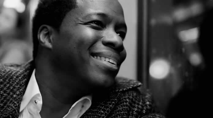 MAURO CASTILLO reimagina un clásico jazzístico con “FLY ME TO THE MOON”