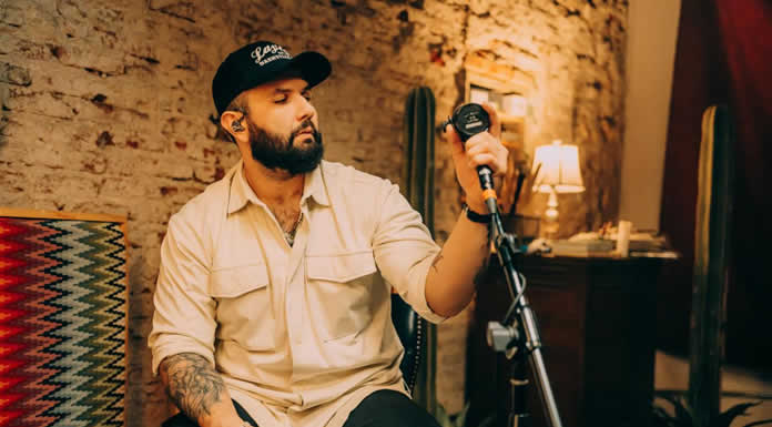 CARÍN LEÓN estrena el video oficial de su éxito “AHÍ ESTABAS TÚ”