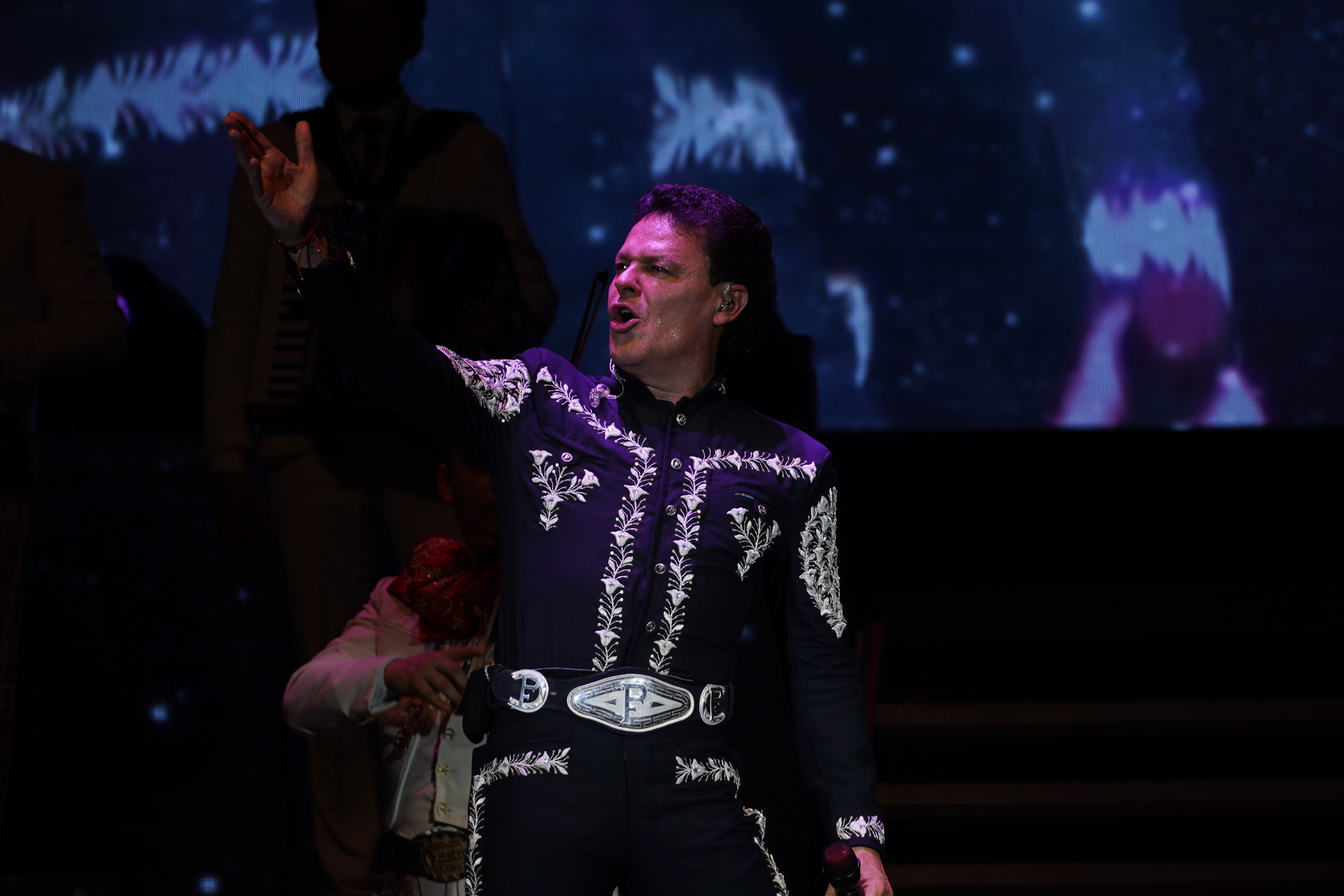 PEDRO FERNÁNDEZ arranca con un gran éxito su “AVE FÉNIX TOUR” por MÉXICO (4)