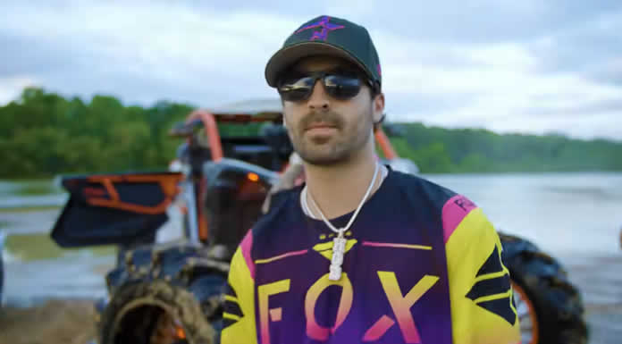 DIEGO MENA lanza su nuevo sencillo y video oficial MÁS QUE TALENTO