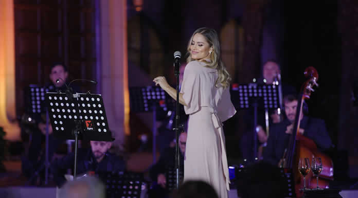 LOLA PONCE cantó a MANZANERO en Argentina