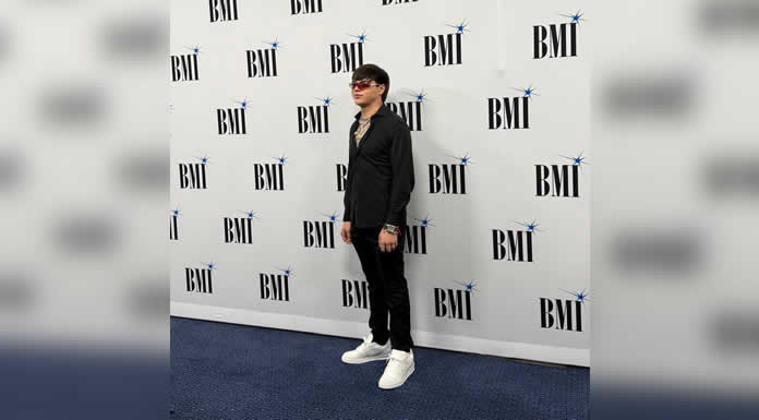 TONY SUCESIÓN gana su primer PREMIO BMI