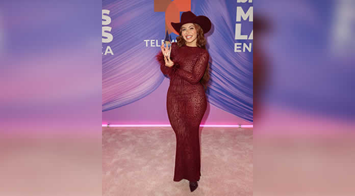 CHIQUIS es galardonada con el PREMIO IMPACTO en la gala de BILLBOARD MUJERES LATINAS EN LA MÚSICA 2025