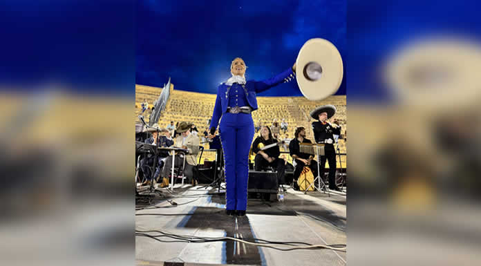 KARINA CATALÁN presenta VERSIÓN ACÚSTICA de “LA REINA”