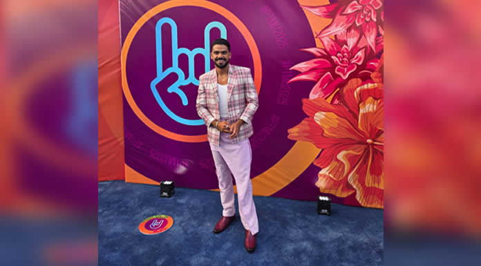 CARLOS ADYAN conquista Puerto Rico como CONDUCTOR principal de los PREMIOS TU MÚSICA URBANO de Telemundo
