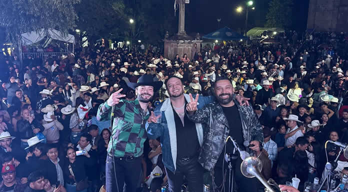 LORENZO MÉNDEZ cautiva a MICHOACÁN con su música (2)