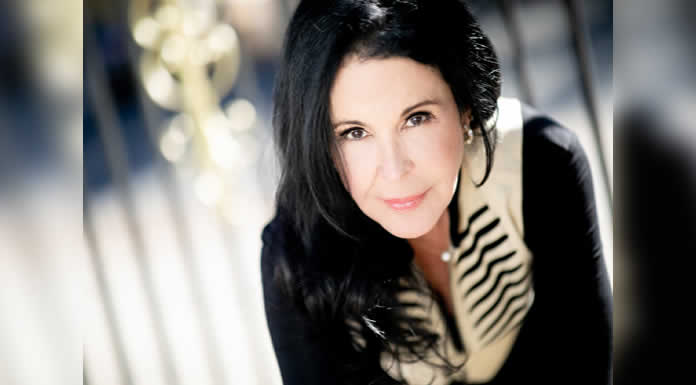 MARÍA CONCHITA ALONSO revive uno de sus GRANDES CLÁSICOS, de la mano de LA ÚNICA INTERNACIONAL SONORA SANTANERA
