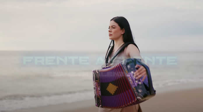 JANETH VALENZUELA rinde homenaje a un clásico de la música hispana con su versión de FRENTE A FRENTE