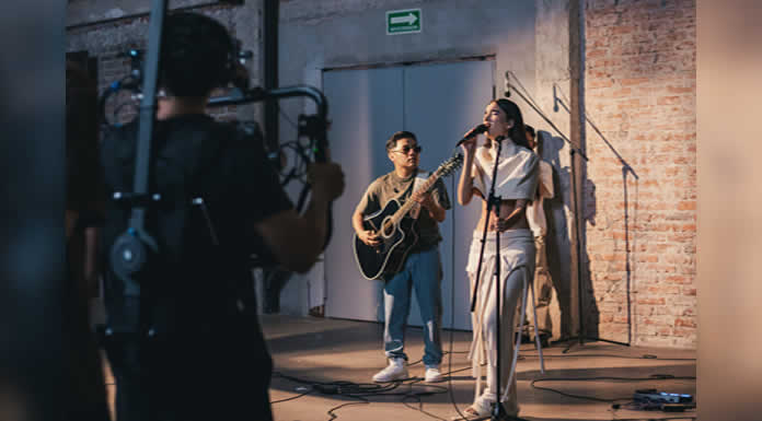 SOFIA MONROY nos regala MORENA (LIVE SESSION) con reversiones espectaculares