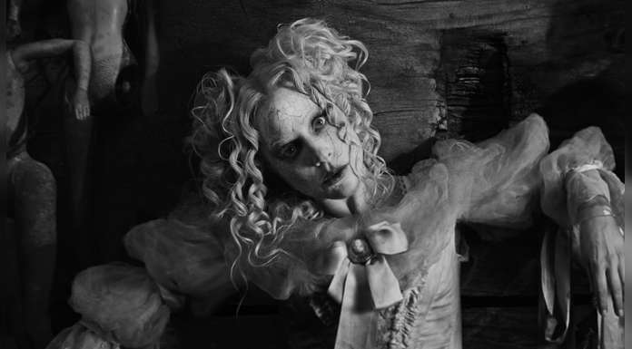 LADY GAGA presenta el vídeo musical de “THE DEAD DANCE”