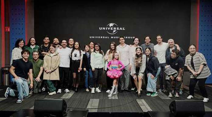 REGINA ARCOÍRIS se une a UNIVERSAL MUSIC una NUEVA ESTRELLA brilla en la MÚSICA INFANTIL (1)