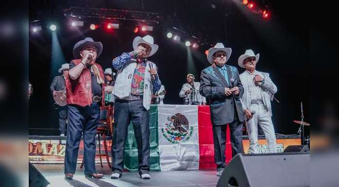 Recibe PALOMAZO NORTEÑO ESTRELLA en el PASEO DE LA FAMA de LAS VEGAS (1)