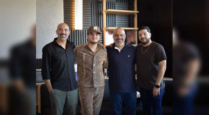 EDGARDO NUÑEZ firma con WARNER MUSIC LATINA