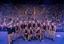 LA ARROLLADORA BANDA EL LIMÓN cierra las FIESTAS DE OCTUBRE con LLENO TOTAL