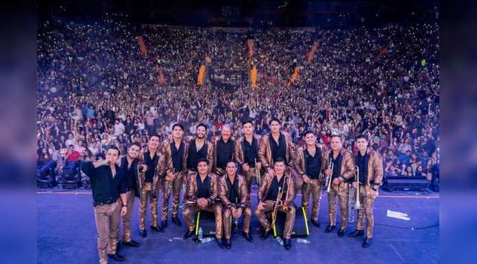 LA ARROLLADORA BANDA EL LIMÓN cierra las FIESTAS DE OCTUBRE con LLENO TOTAL
